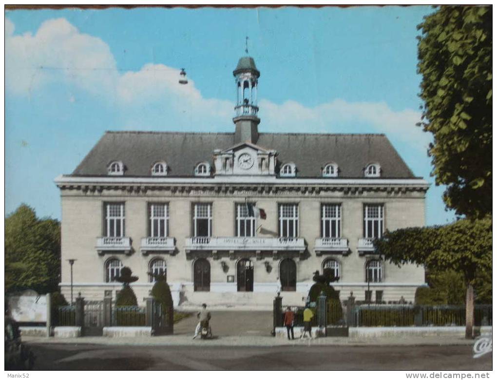 93 - AULNAY-sous-BOIS - L´ Hôtel De Ville. (CPSM Animée) - Aulnay Sous Bois