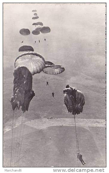 AVIATION.PARACHUTISME Photo J Desprats - Paracadutismo