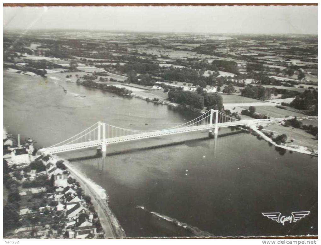 44 - VARADES - Le Pont Sur La Loire Reliant Varades à St-Florent - Vue Générale Aérienne. (CPSM) - Varades