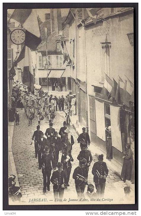 CPA  ANCIENNE- FRANCE- JARGEAU (45)- FËTES DE JEANNE D´ARC- FANFARES EN TÊTTE DU CORTEGE- TRES BELLE ANIMATION GROS PLAN - Jargeau