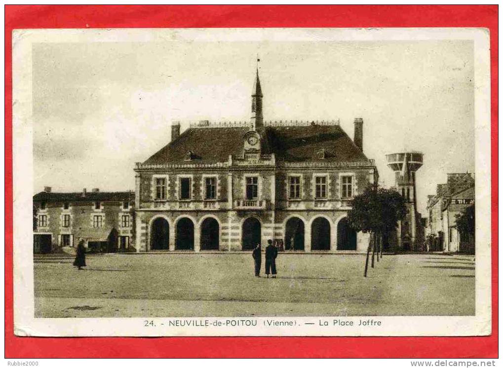 NEUVILLE DE POITOU 1945 LA PLACE JOFFRE MAIRIE JUSTICE DE PAIX CHATEAU D EAU - Neuville En Poitou