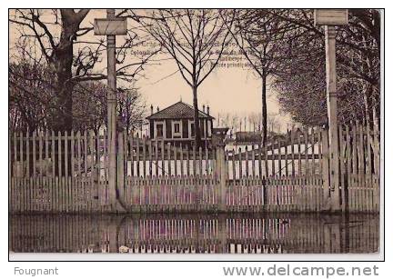 FRANCE: COLOMBES:Crue De La Seine:30/01/1910.Le Stade Du Malin Submergé.Entrée PrincipaleVerso:Grand Restaurant Reneaux. - Inondations