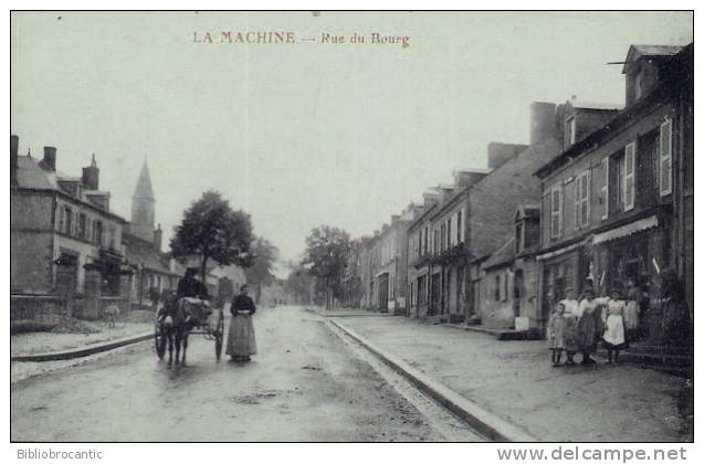 D58 - LA MACHINE - VUE ANIMEE DE LA RUE DU BOURG - La Machine