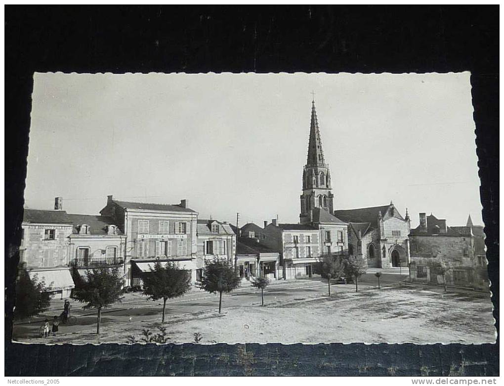 2. MIREBEAU-EN-POITOU - PLACE DE LA REPUBLIQUE - 86 VIENNE - Mirebeau