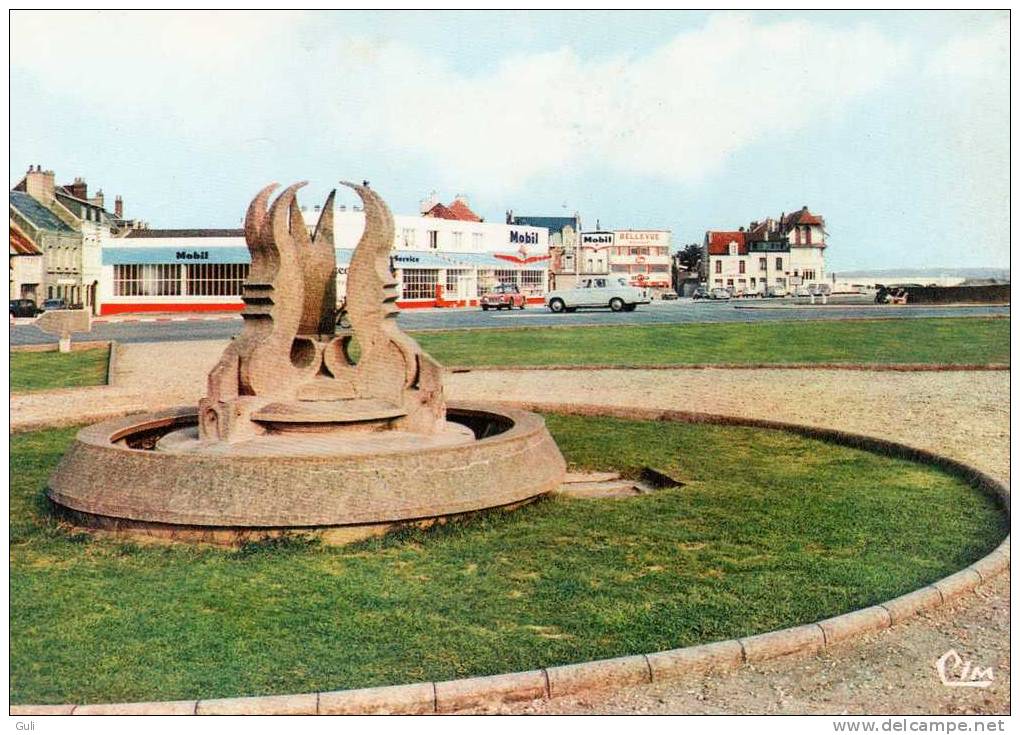 ETAPLES 62 Pas De Calais - Le Jet D´eau ( Archi M.Colladant) ( Station MOBIL, Auto Voiture ) *PRIX FIXE - Etaples