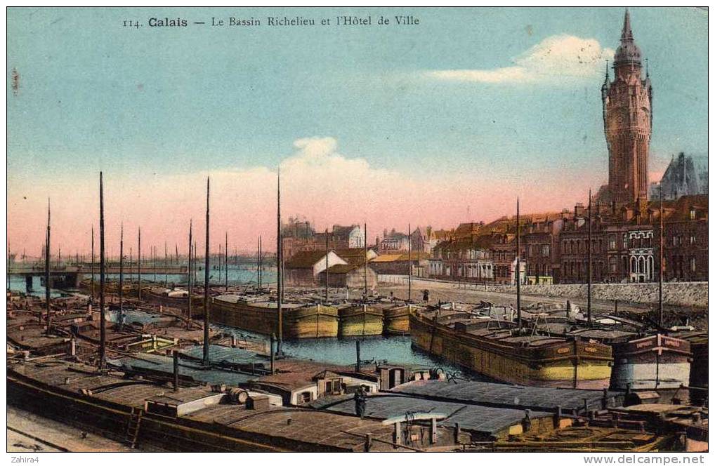 114  -  Calais  -  Bassin  Richelieu Et Hotel De Ville - Houseboats