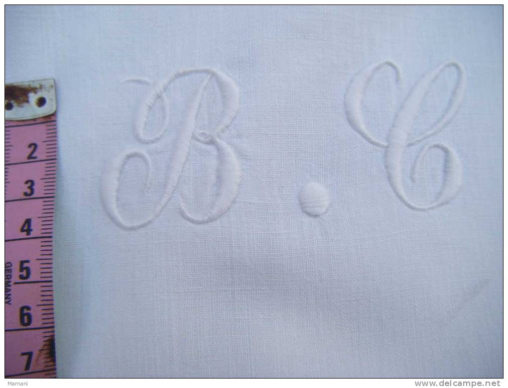 Drap Ancien  Monogramme- B C   223 X 284 SANS COMPTER LA DENTELLE - Tagesdecken/Überwürfe