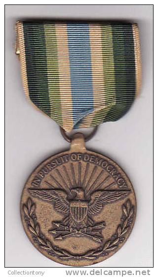 ARMED FORCES SERVICE MEDAL - IN PURSUIT OF DEMOCRACY- BRONZO - DIAM. 35 PESO 23.8 - Autres & Non Classés