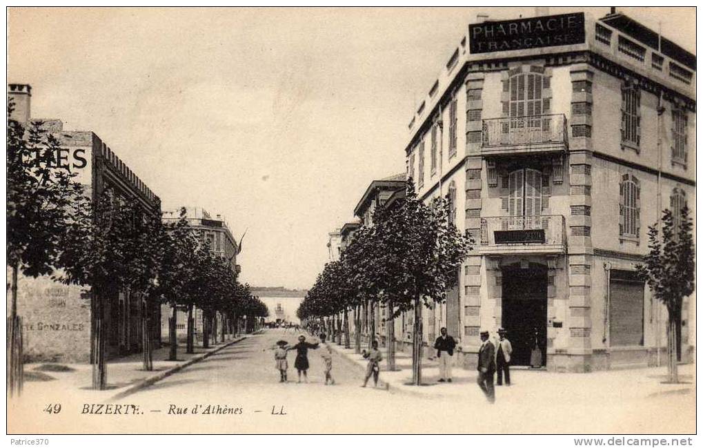 TUNISIE BIZERTE - Rue D'Athènes Animé Pharmacie Française Pub Sur Le Mur - Tunisia