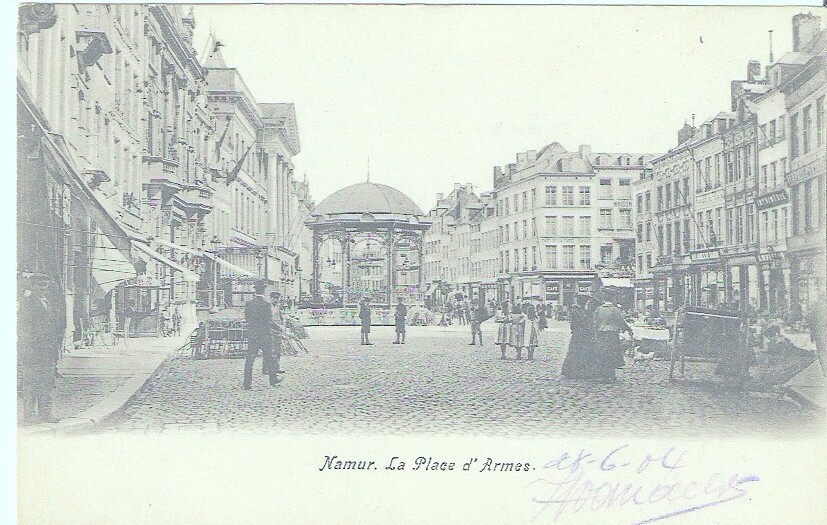 NAMUR - LA PLACE D'ARMES - Namur