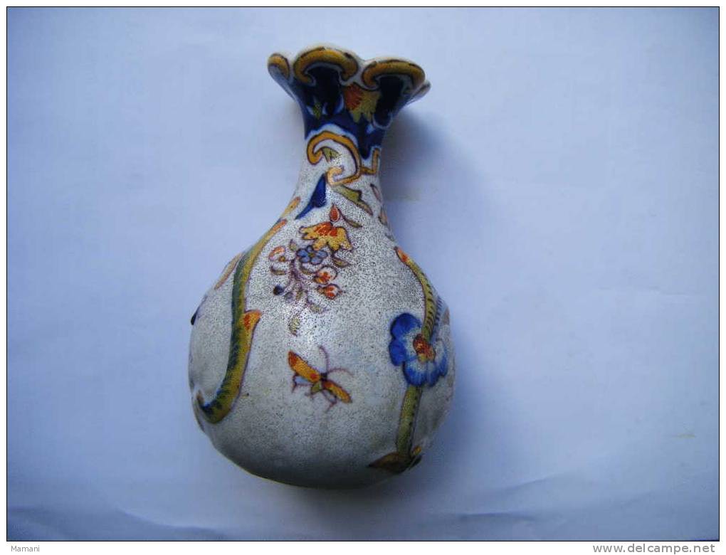 lot de 2 petits vases  faience ----(desvres sous reserve-hauteur 12 cm environ- .-signature par une croix la baule 1874