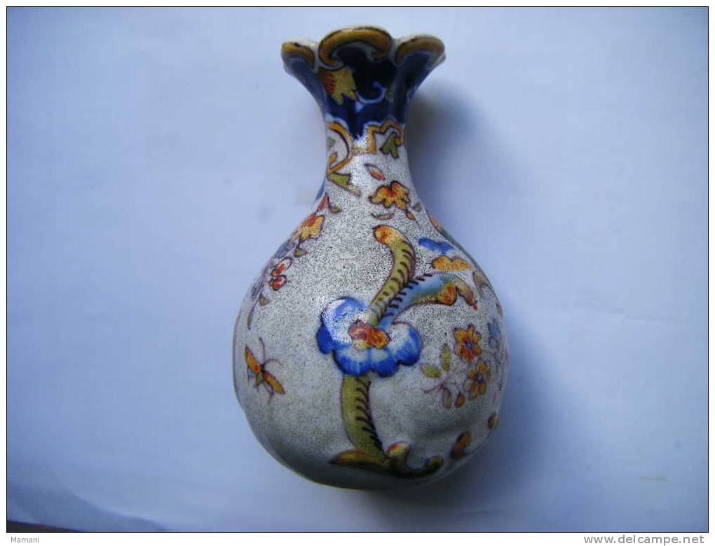 lot de 2 petits vases  faience ----(desvres sous reserve-hauteur 12 cm environ- .-signature par une croix la baule 1874