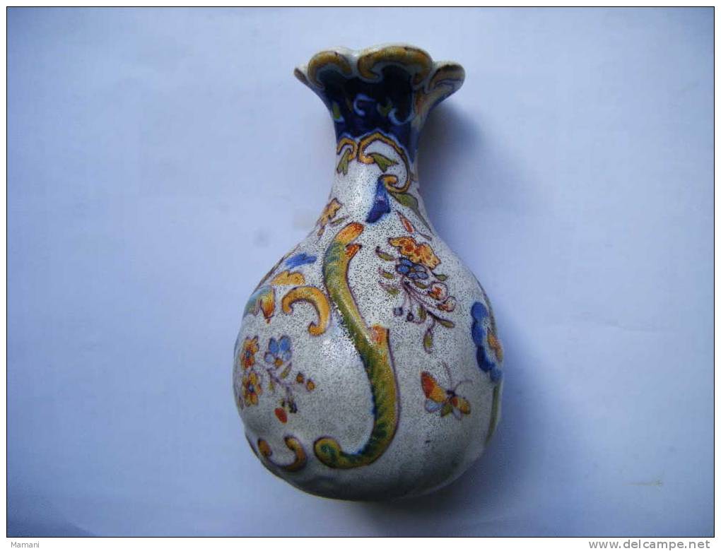 lot de 2 petits vases  faience ----(desvres sous reserve-hauteur 12 cm environ- .-signature par une croix la baule 1874