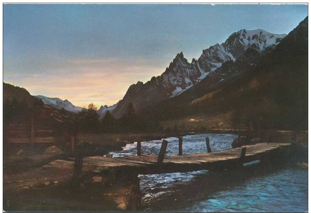 Cp , ITALIE , COURMAYEUR , Vallée D'Aoste  , Le Coucher Du Soleil Dans La Vallée Feerret 1580 M. - Autres & Non Classés