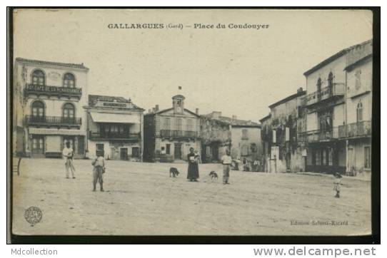 30 GALLARGUES LE MONTUEUX / Place Du Coudoyer / - Gallargues-le-Montueux