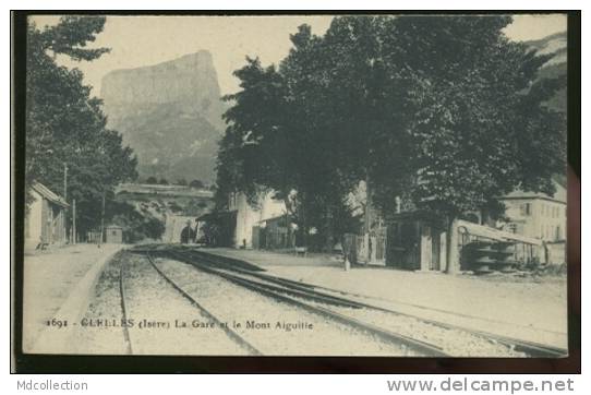 38 CLELLES / La Gare Et Le Mont Aiguille / - Clelles