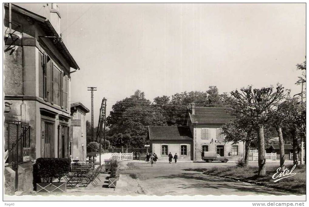 D91 - MENNECY  -  La Place De La Gare - Mennecy