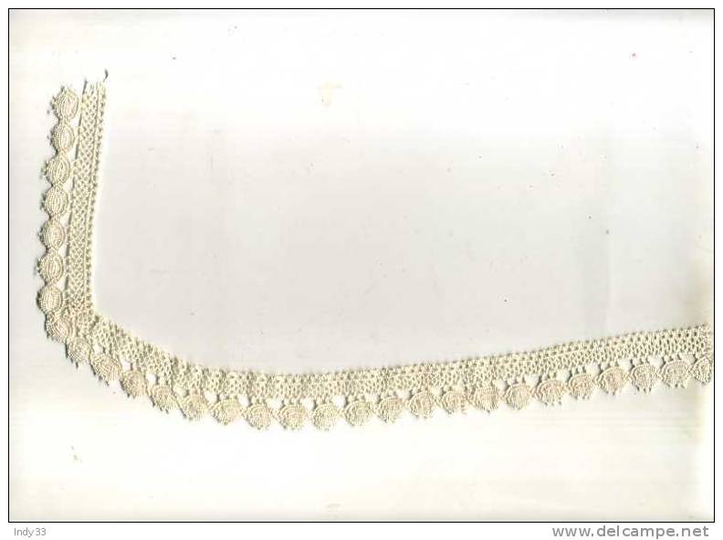 - RUBAN DE DENTELLE ANCIENNE - Laces & Cloth