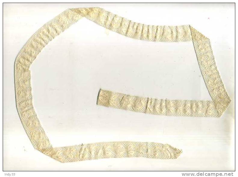 - RUBAN DE DENTELLE ANCIENNE - Laces & Cloth