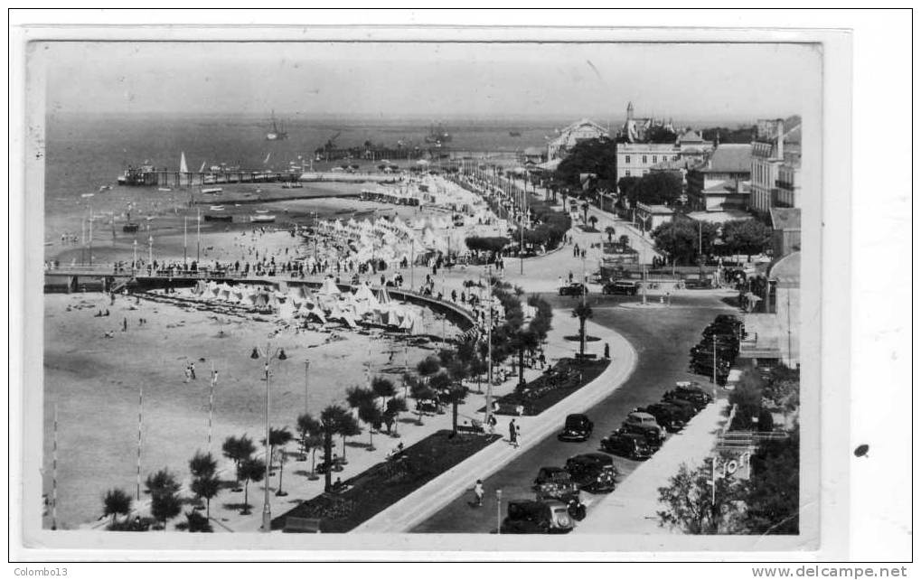 33 CPSM 1956 ARCACHON PROMENADE ET PLAGE VUES DU GRAND HOTEL AUTOS - Arcachon