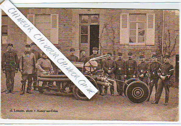 SAINT GEORGES D'AUNAY LES POMPIERS DEVANT LEUR MOTOPOMPE - Autres & Non Classés