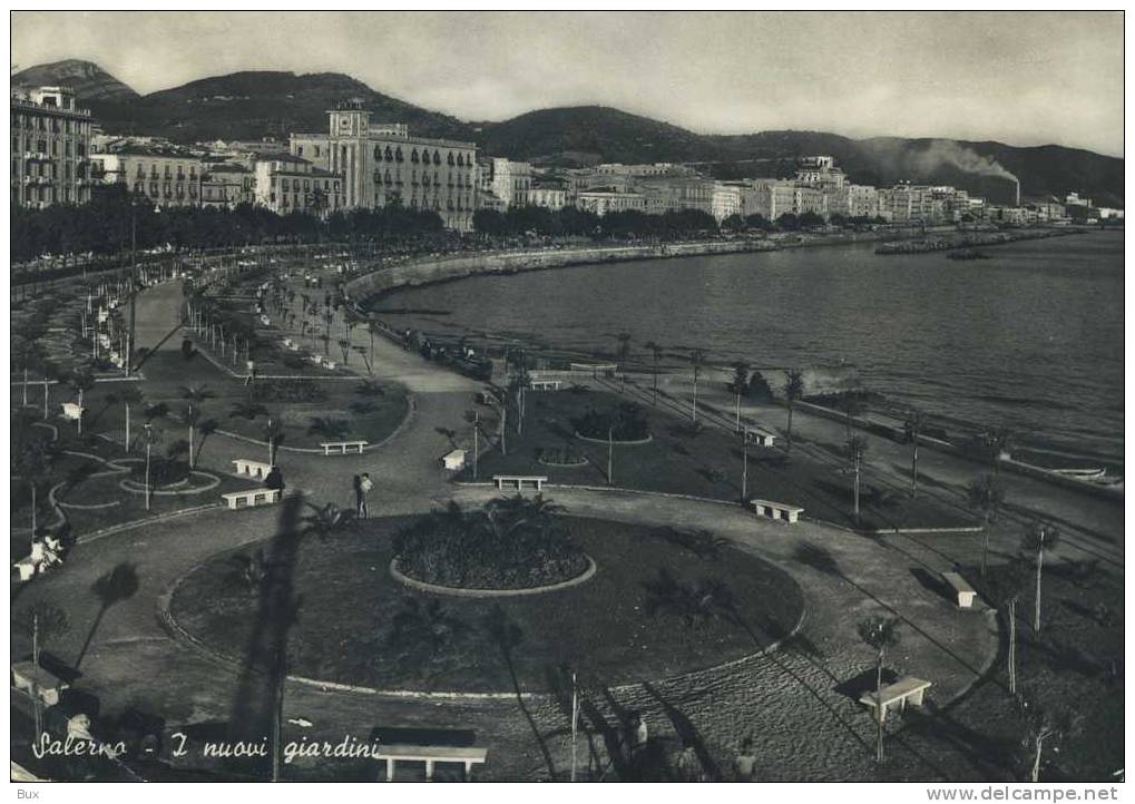 SALERNO   CAMPANIA   VIAGGIATA CONDIZIONI FOTO   PIEGA ANGOLO - Salerno