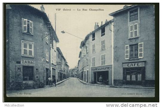 38 VIF / La Rue Champollion / - Vif