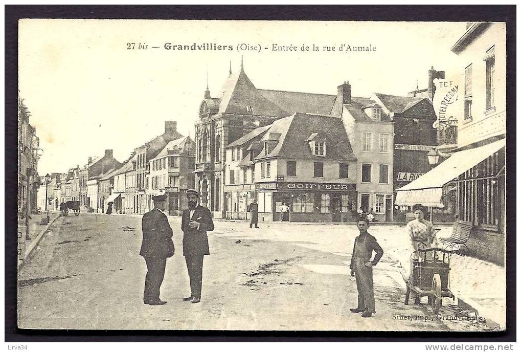 CPA  ANCIENNE- FRANCE- GRANDVILLIERS (60)- ENTRÉE DE LA RUE D'AUMALE- BELLE ANIMATION- BROUETTE- COMMERCES- - Grandvilliers