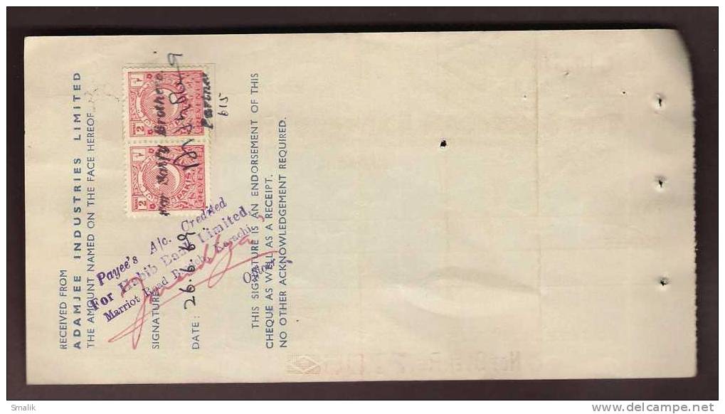 163546 Bank Cheque, The American Express Company Inc. Karachi Pakistan, 2annas Revenue Stamps On Back Side, 1969 - Bank & Insurance