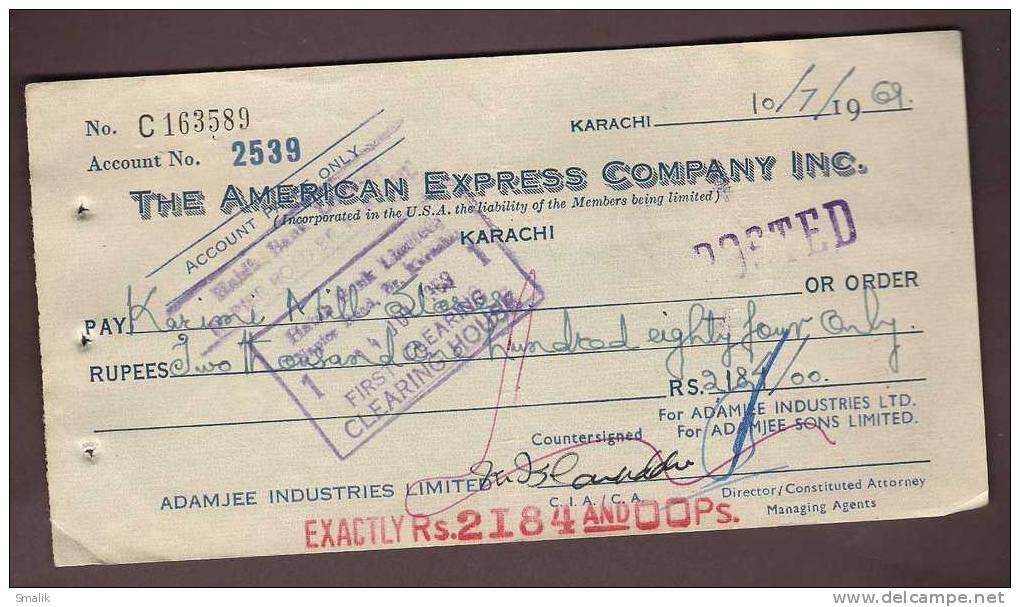 163589 Bank Cheque, The American Express Company Inc. Karachi Pakistan, 2annas Revenue Stamps On Back Side, 1969 - Bank & Insurance