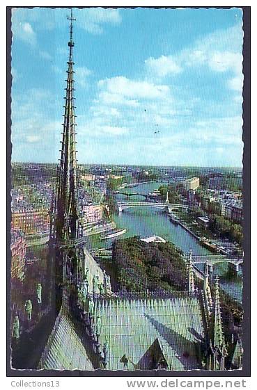PARIS - La Flèche Et La Seine Vues Des Tours De Notre Dame - La Seine Et Ses Bords