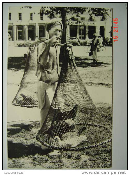 3939 KARACHI CHIKEN WALK PAKISTAN REAL PHOTO   POSTCARD YEARS 1950 OTHERS IN MY STORE - Pakistan