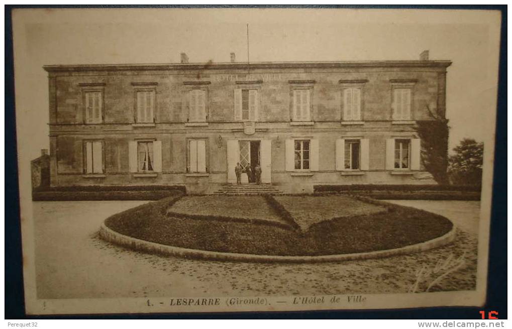 LESPARRE.L'Hotel De Ville.Cpsm,neuve,be,plisure - Lesparre Medoc