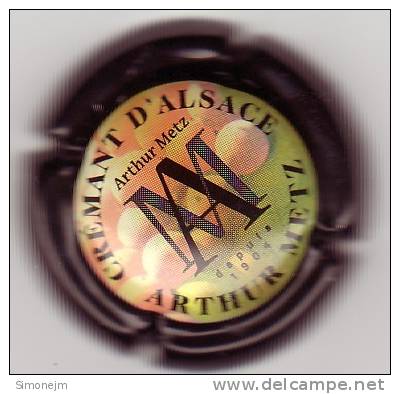 CAPSULE DE CREMANT "ARTHUR METZ" - Placas De Cava