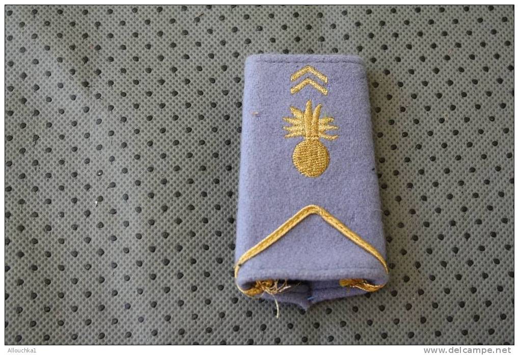 MILITARIA 1 GALON EPAULETTE  MARINE NATIONALE FRANCAISE GRADE ET CORPS A IDENTIFIER MERCI - Equipment