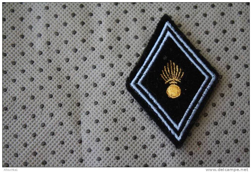 MILITARIA  ECUSSON  EN TISSU  MARINE OU ARMEE  NATIONALE FRANCAISE CORPS A IDENTIFIER MERCI ! SCRATCH VERSO - Patches