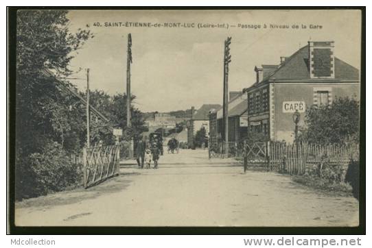 44 SAINT ETIENNE DE MONTLUC / Passage à Niveau De La Gare / - Saint Etienne De Montluc