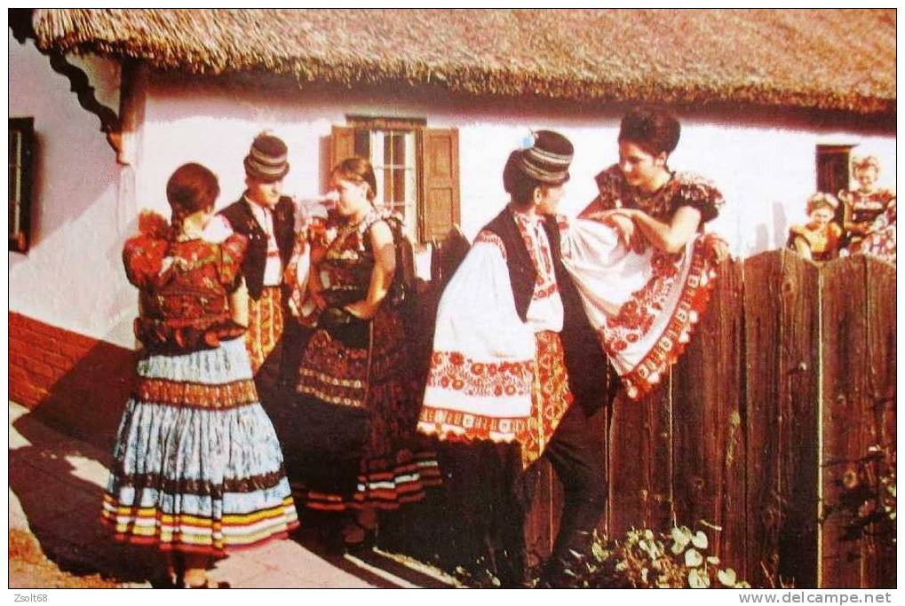 HUNGARY / TRADITIONAL COSTUME Of MEZ&#336;KÖVESD 1988. - Douane