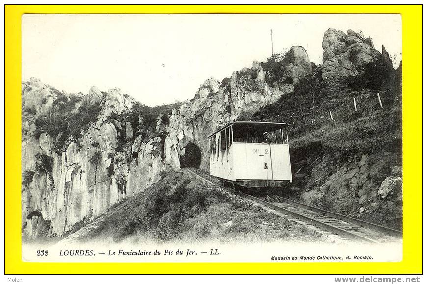 LE FUNICULAIRE DU PIC DU JER Edit Magazin Du Monde Catholique M. Romain -- LOURDES FUNICULAIRE Tramway Train        545 - Funiculaires