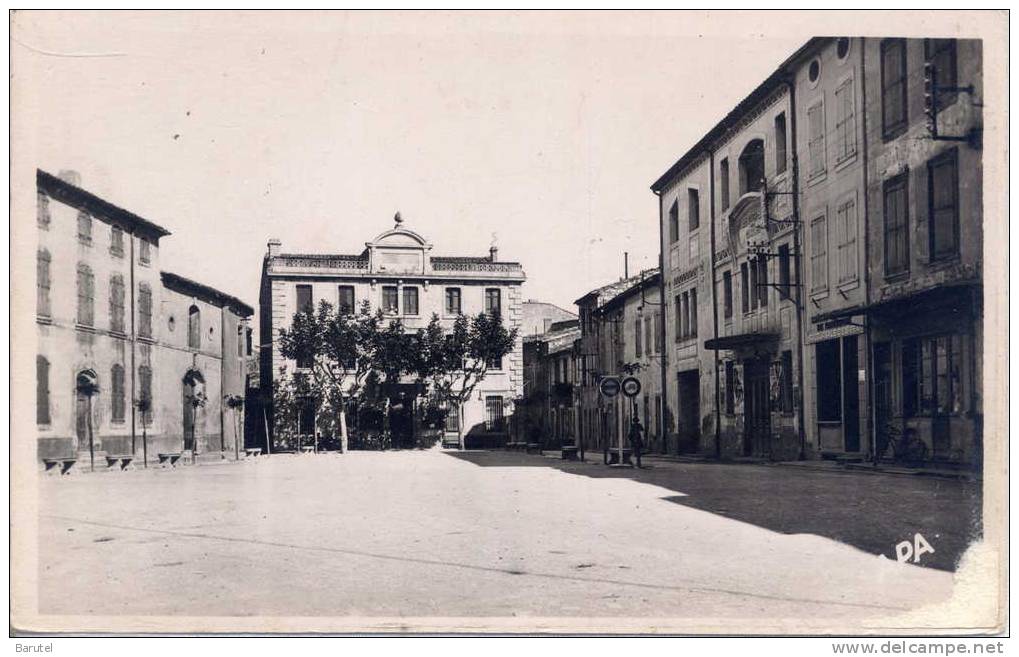 SIGEAN - Place De La Mairie Et Foyer Des Campagnes - - Sigean