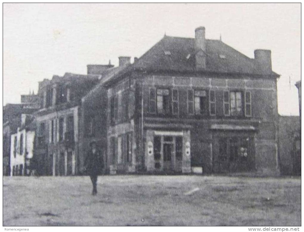 GOURIN - Place De La Victoire - Animée - Minuscules Trous D'aiguille (voir Scan) - Gourin