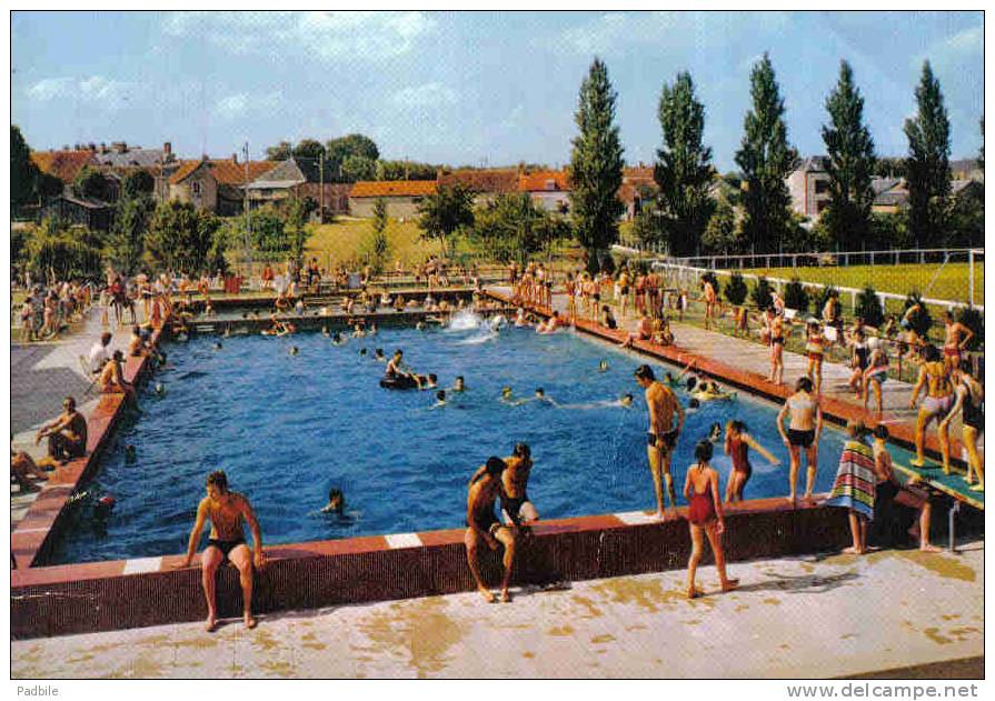 Carte Postale 45. Beaune-la-Rolande La Piscine Trés Beau Plan - Beaune-la-Rolande