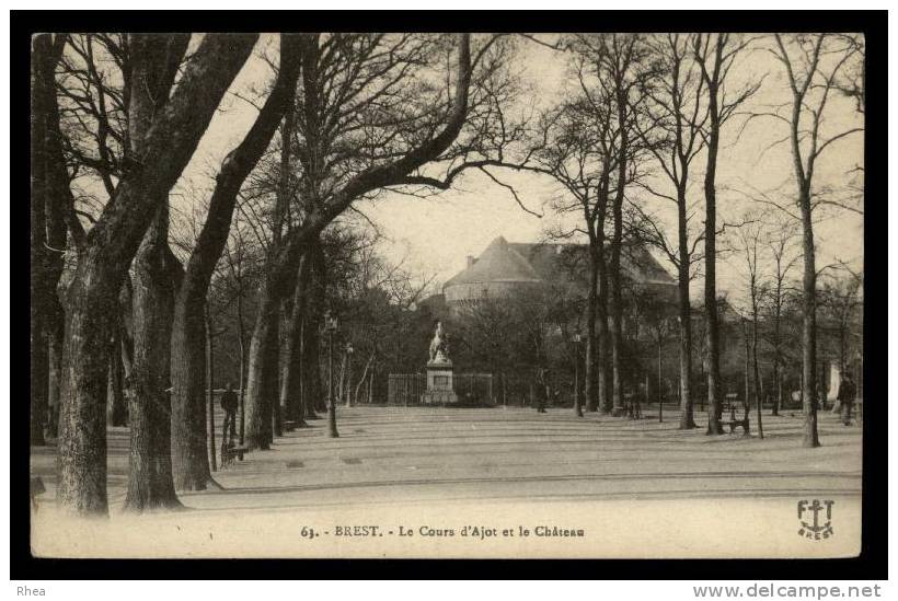 29 Brest 63 BREST - Le Cours D'Ajot Et Le Château Cours D'ajot Statue Chateau D29D C29019C RH005595 - Brest