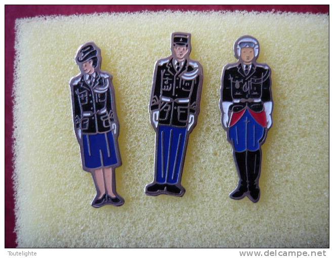 Lot   3   Pin´s     GENDARMERIE - Police