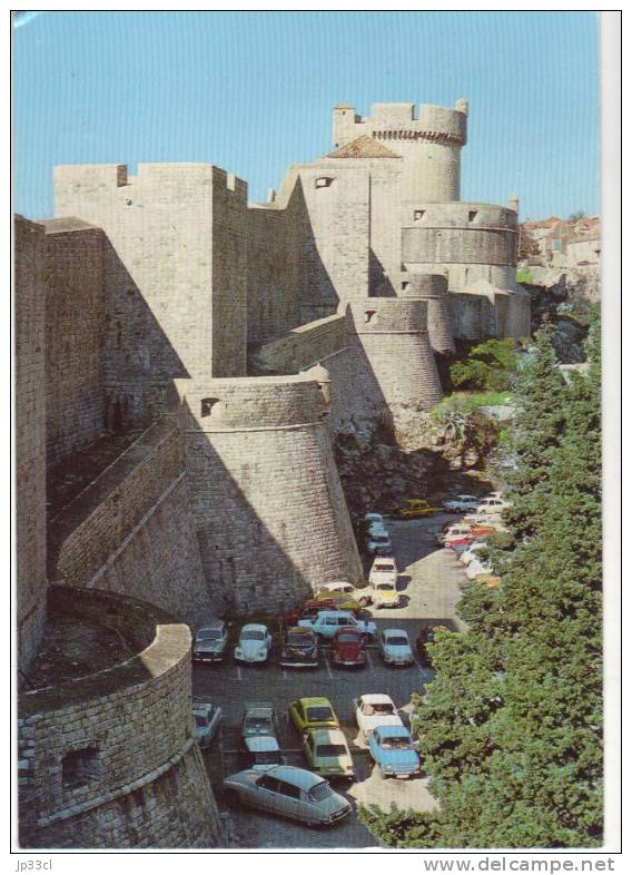 Dubrovnik Gradski Zid Sa Kulom Minceta Avec Vieilles Voitures DS, Coccinelle VW, Etc. (1979) - Yougoslavie