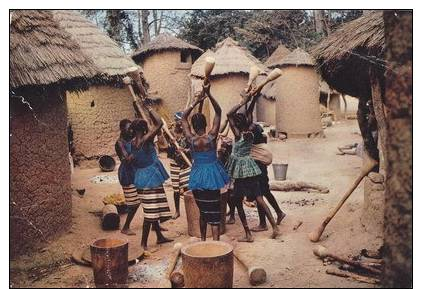 Groupe De Pileuses Préparant Le Repas   BG - Senegal