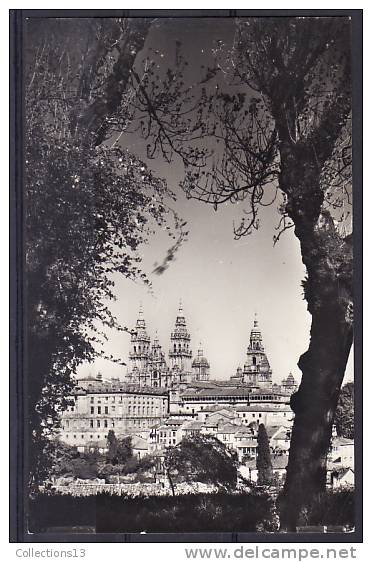 ESPAGNE - Santiago De Compostela - Vue Dés Le Fer - Santiago De Compostela