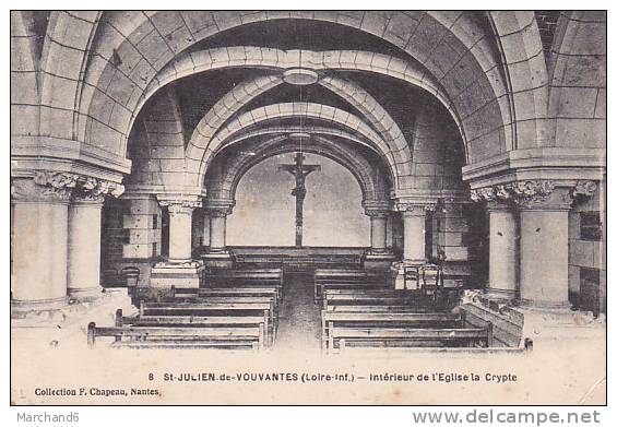 44 LOIRE ATLANTIQUE.SAINT JULIEN DE VOUVANTES.INTERIEUR DE L EGLISE LA CRYPTE Petit Plie Coin Bas Droit - Saint Julien De Vouvantes