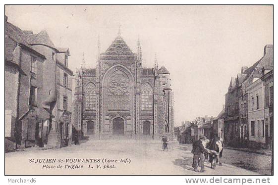 44 LOIRE ATLANTIQUE.SAINT JULIEN DE VOUVANTES.PLACE DE L EGLISE - Saint Julien De Vouvantes