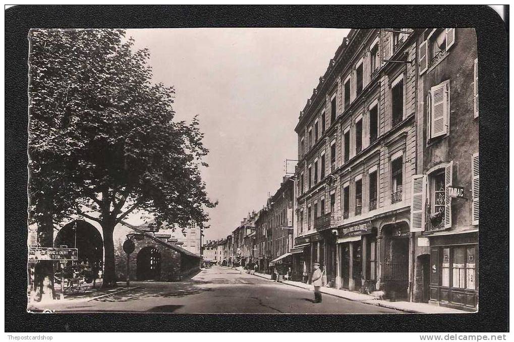 CPA 38 ISERE CREMIEU LES HALLES ET RUE LIEUTENANT-COLONEL BET REAL PHOTO CARTE POSTALE FRANCAISE - Crémieu